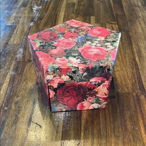 Vintage 3 Tier Roses Box